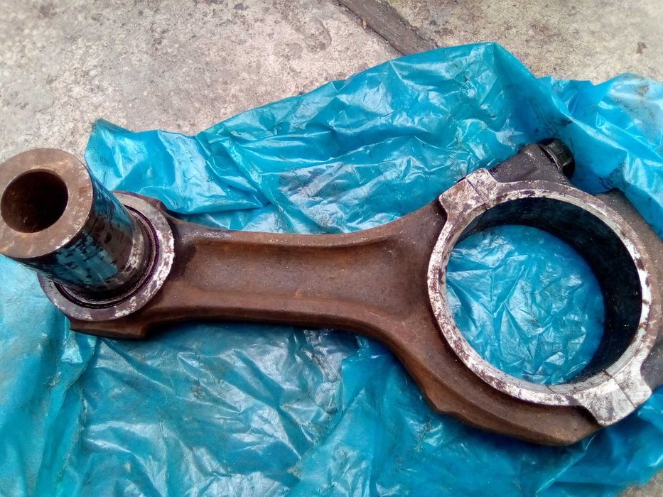 шатун т-150    .