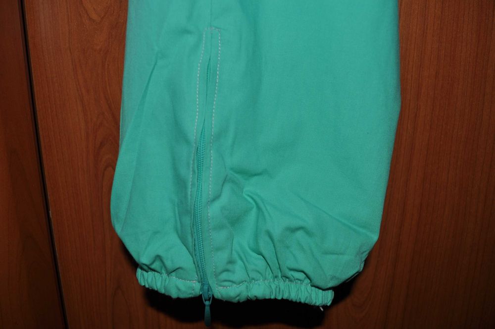 Spodnie dam. zielone r. 40, 3 zapinane kieszonki, guma w pasie, zamek.