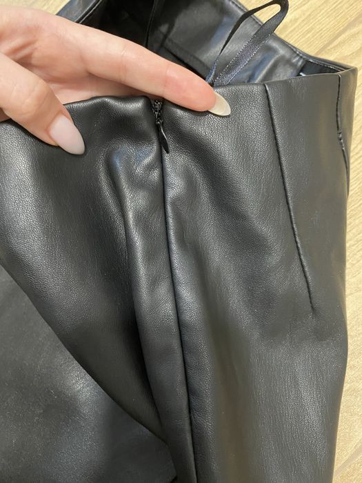 Спідниця з еко-шкіри на замку, розмір хс-с