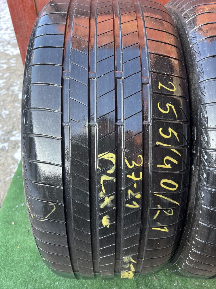 *Opona Bridgestone 255/40/21 para