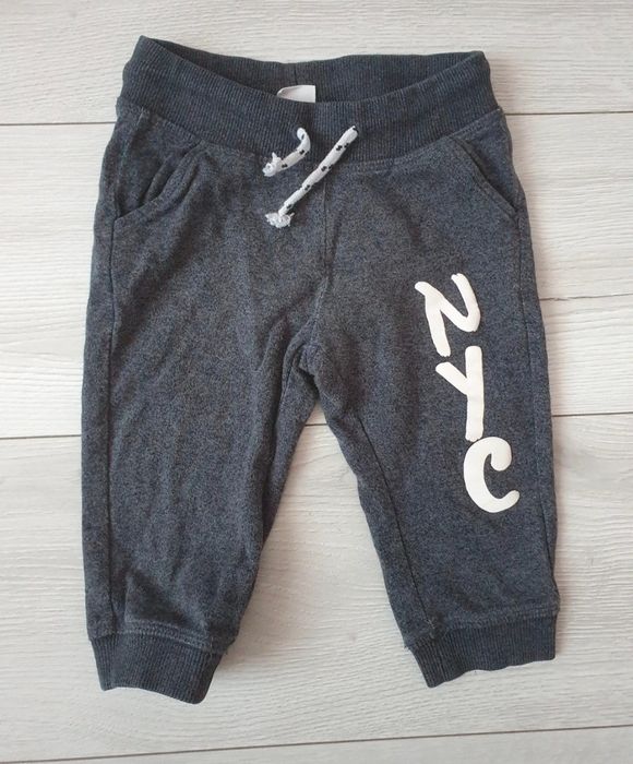 Szare spodnie dresy H&M NYC r 74 New York