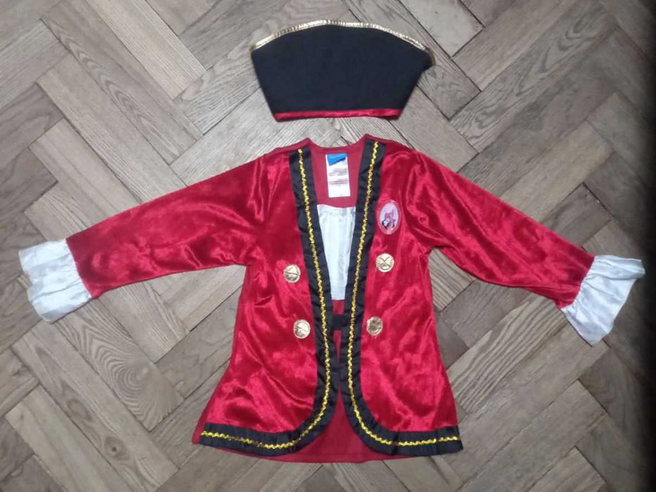 Продам камзол и шапку (на 6-7 лет)