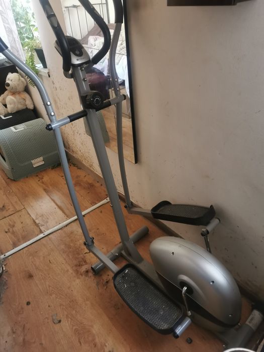 Oddam sprawny metalowy orbitrek z wyświetlaczem