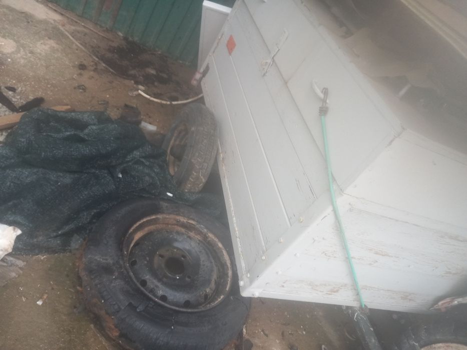 Reboque com parte elétrica