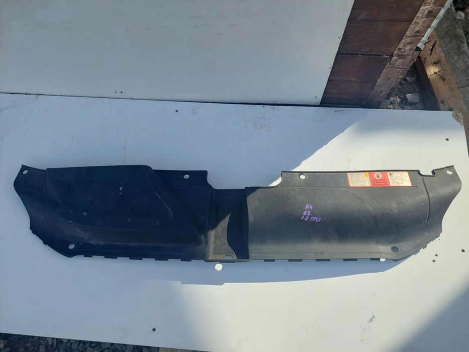 Osłona pasa przedniego Audi A4 B8