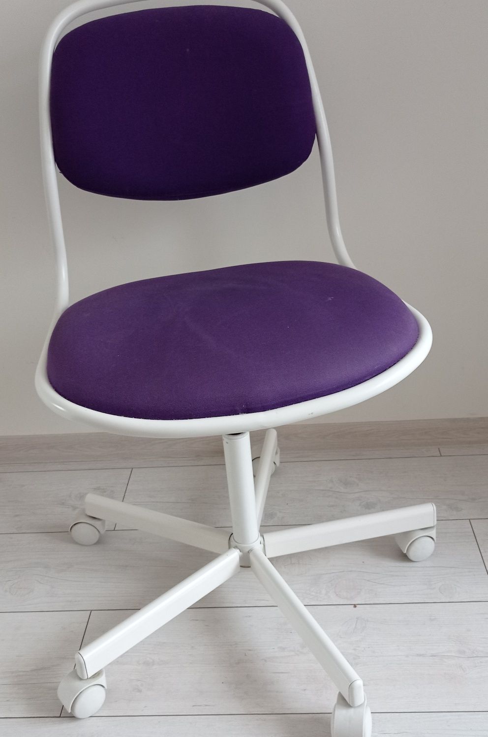Krzesło Ikea  ÖRFJÄLL fioletowe szersza wersja