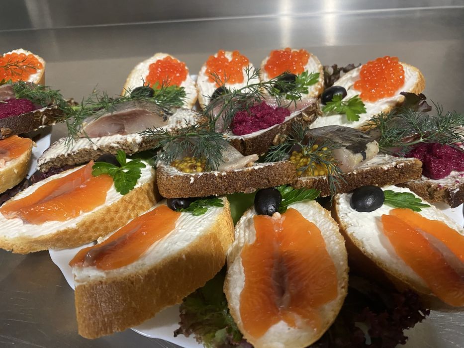 Виїзна кухня(Їжа)(Еда),корпоративи,ювілеї, кейтеринг,поминальні обіди.