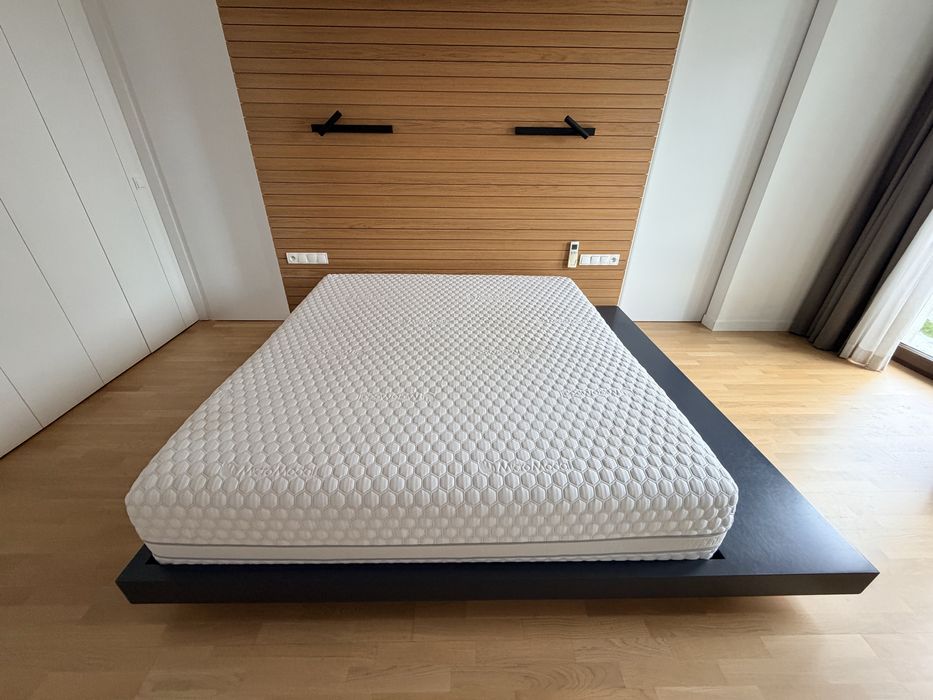 Łóżko king size z materacem