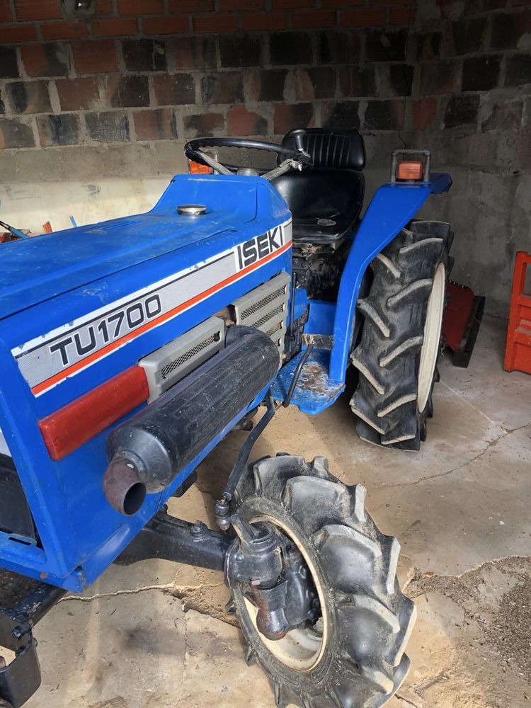 Tractor Iseki TU 1700 com alfaias