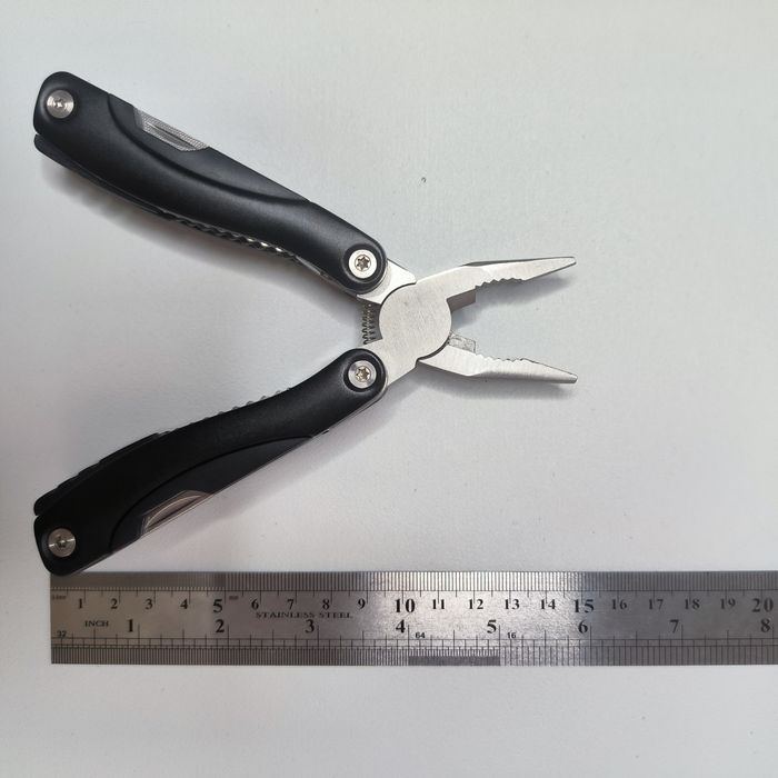 Мультифункціональний пристрій (мультитул) чорний