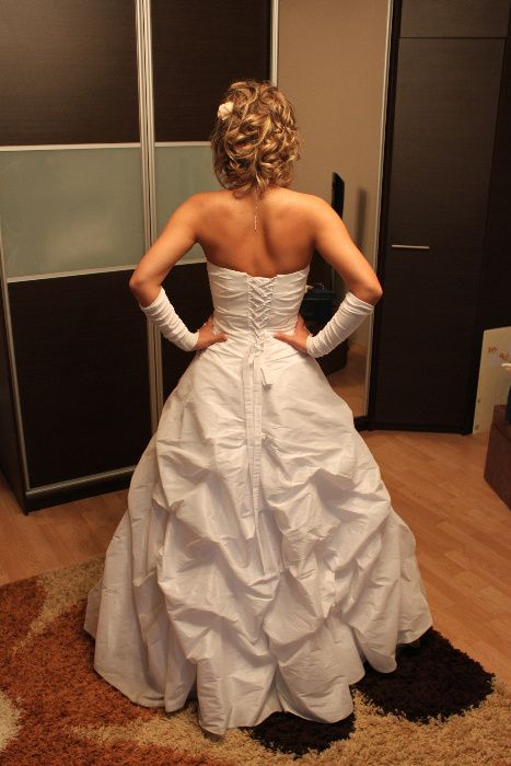 Piękna suknia ślubna z firmy MS Moda