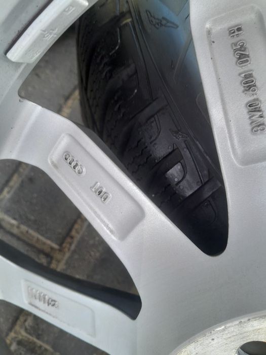 Jak nowe oryginalne 18calowe koła zimowe audi A4 b9 Goodyear 2023 8mm