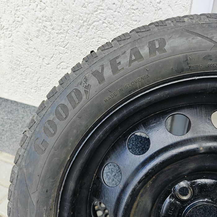Зімні колеса з рідними ковпаками 205/55/16 . 14.3