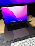 MacBook Pro 15” (2016) – i7 / 16 GB RAM / 1TB SSD /TouchBar / faktura