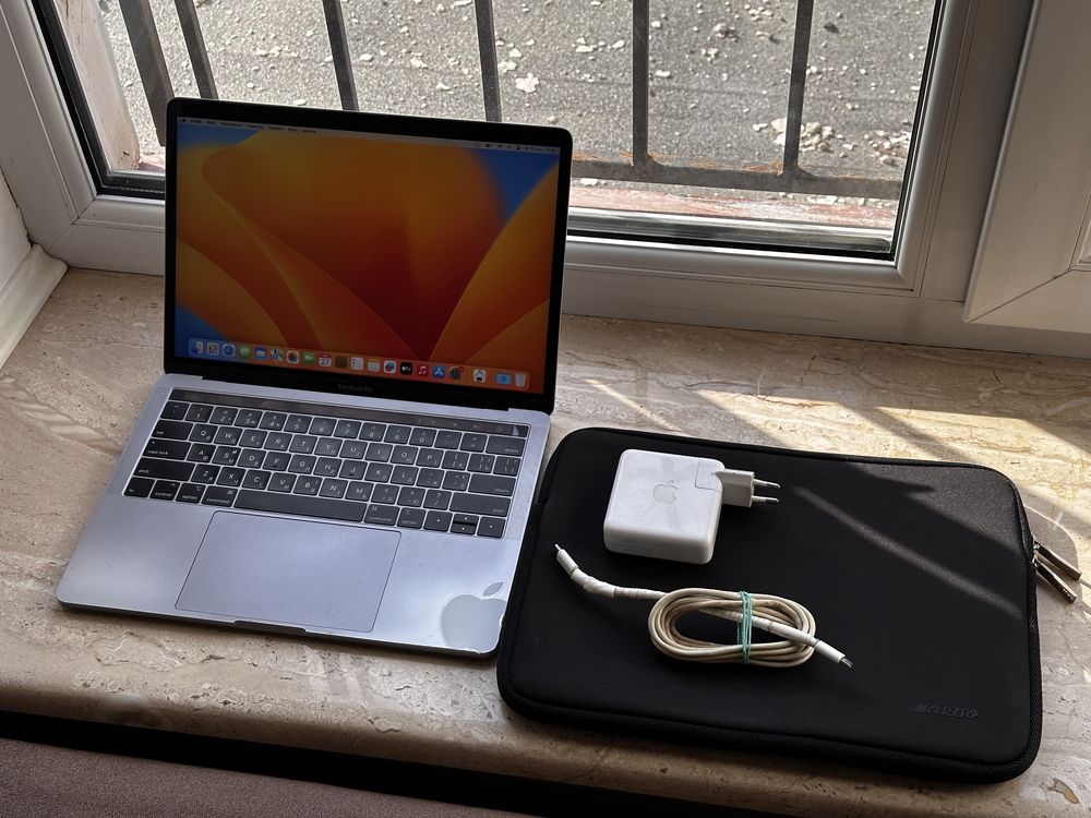 Ноутбук Apple Macbook Pro 2019 13-inch 8/256 3 ports