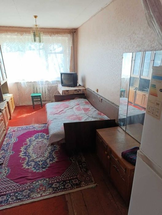Продам кімнатну в гуртожитку