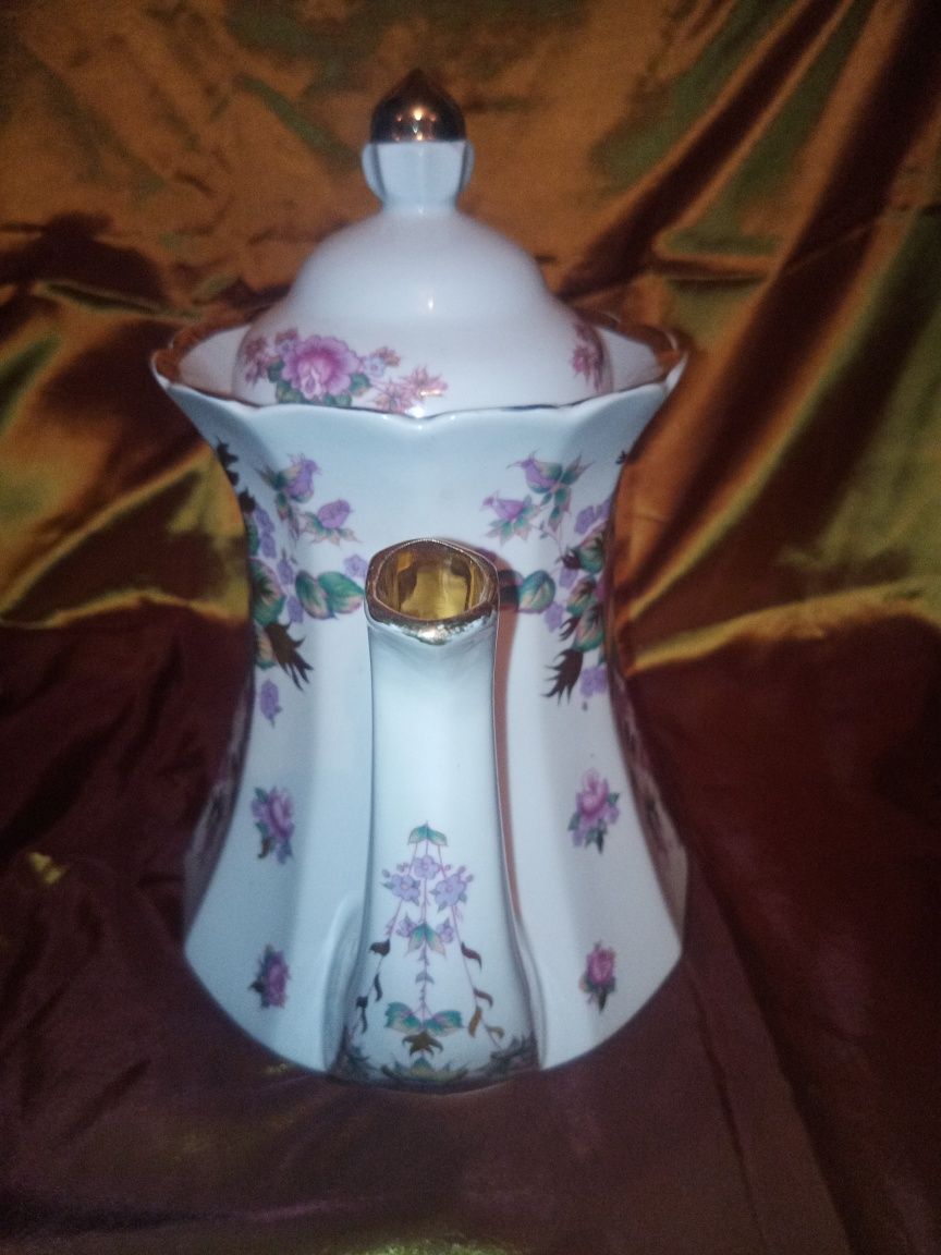 Чайник большой фарфоровый