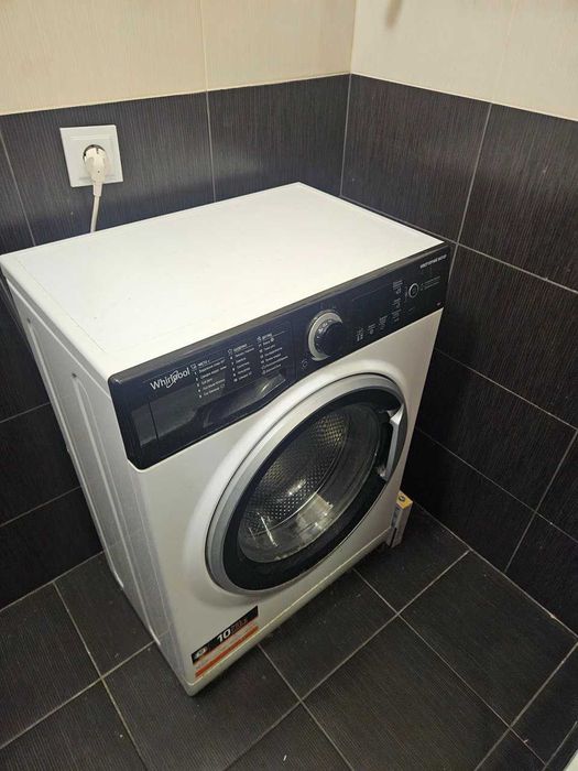 Продам пральну машину марки Whirlpool.