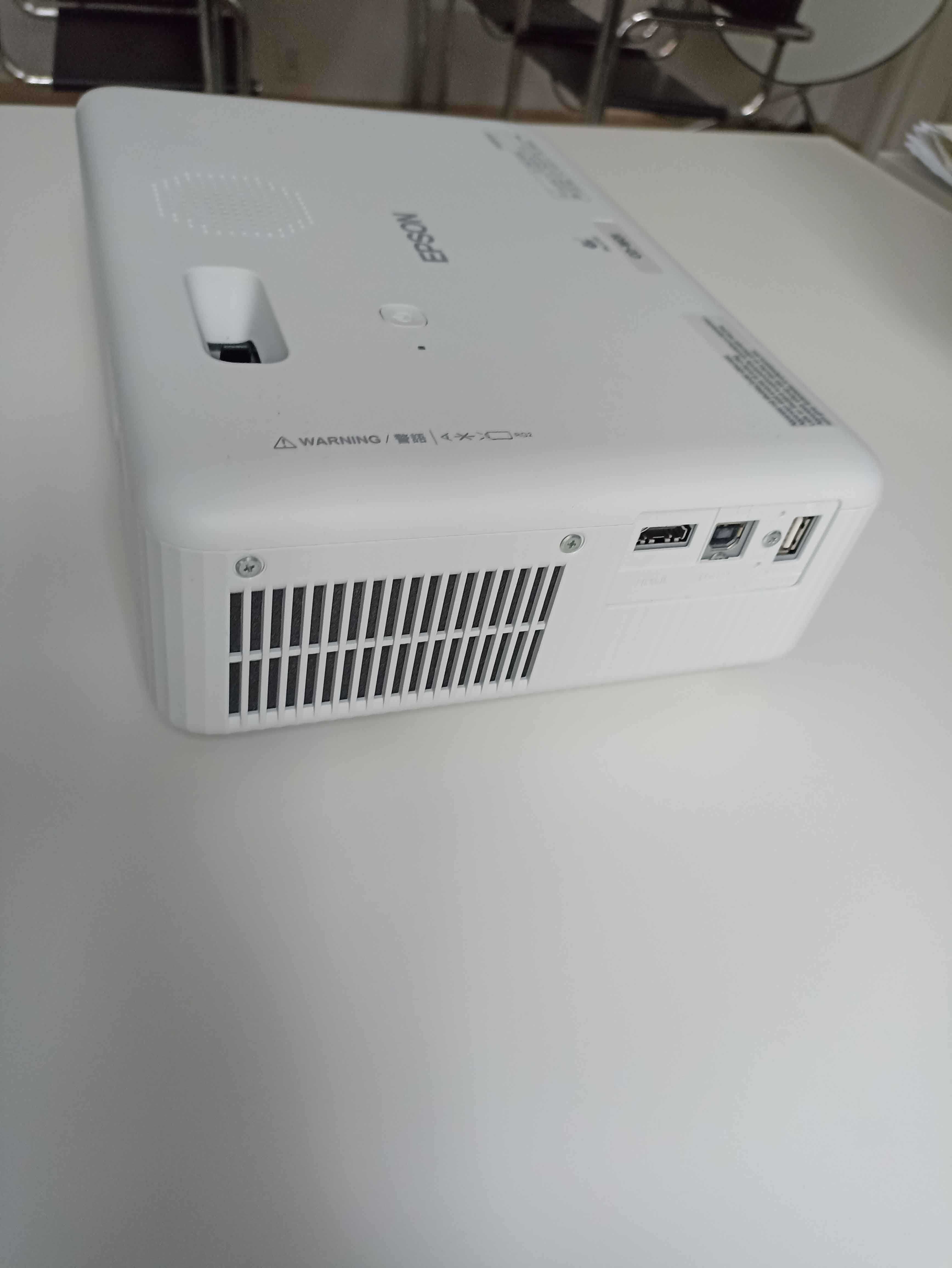 Do sprzedania  Projektor EPSON CO-W01