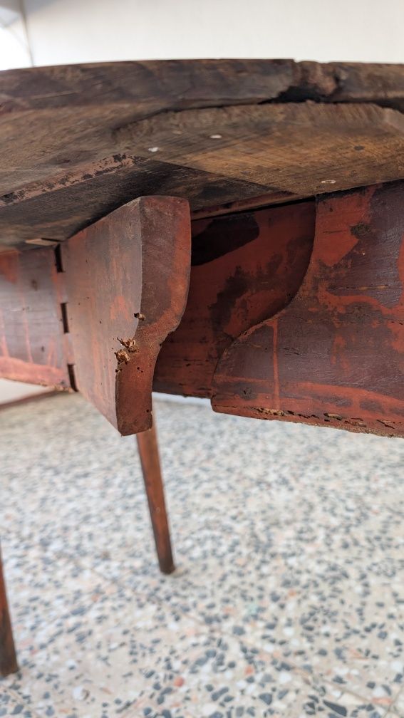 Mesa de jantar com mais de 100anos muito antiga