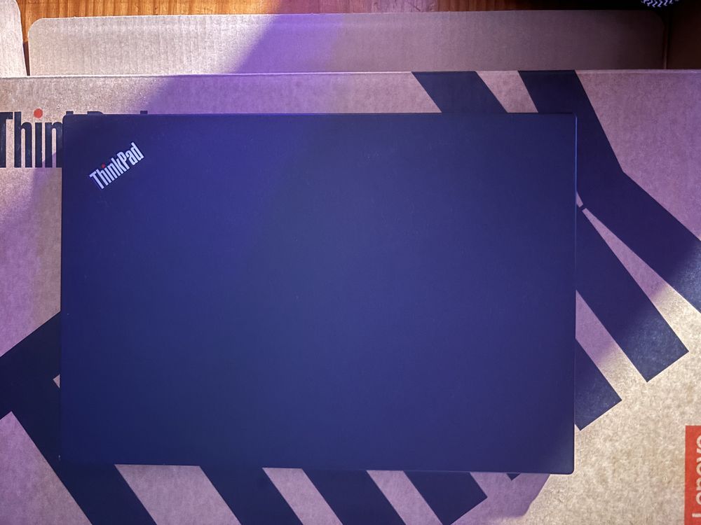Portatil Lenovo ThinkPad T14 i7 estimado com caixa e acessórios
