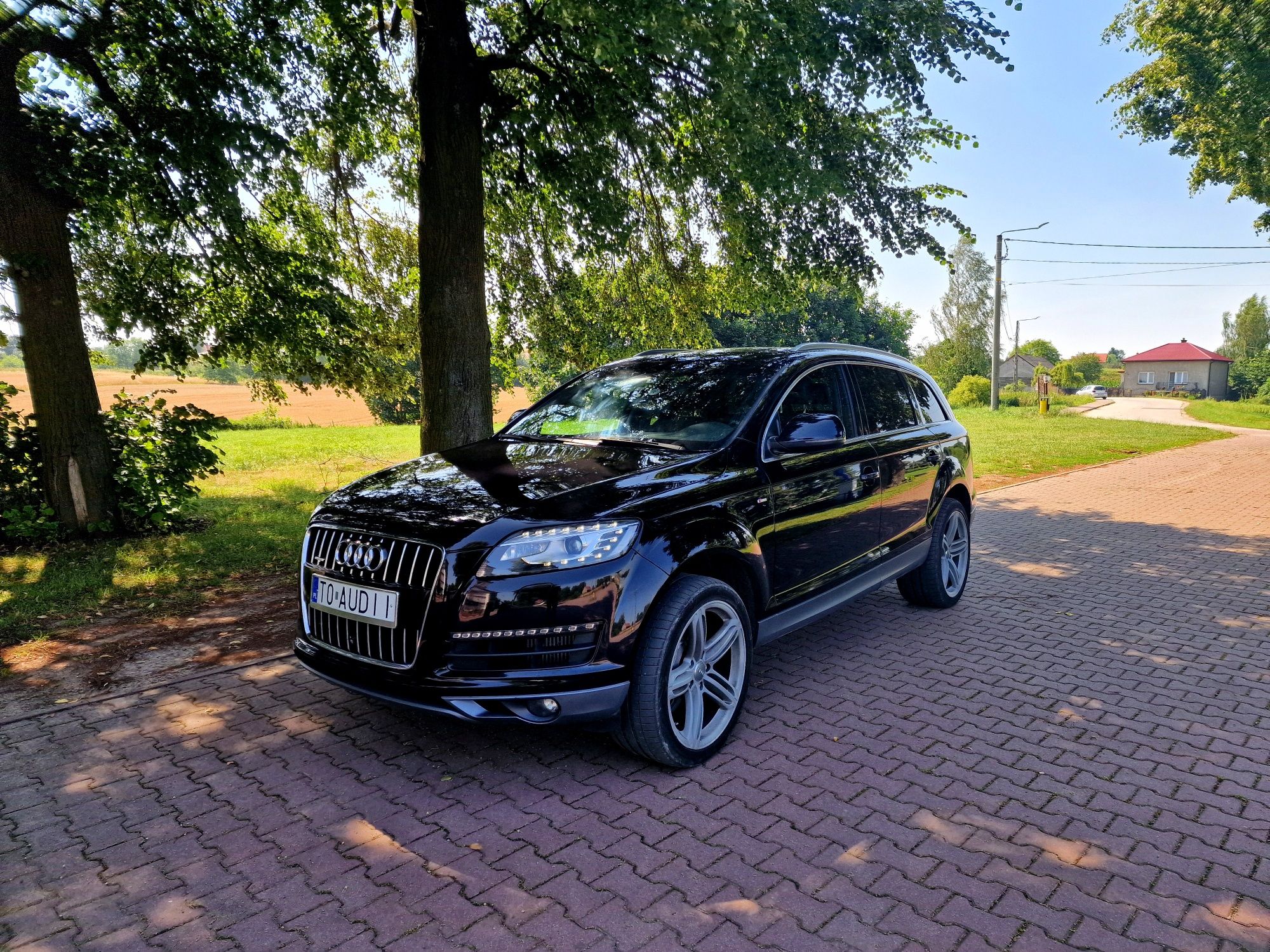 Audi q7 
Wynajem do Wożenia do Ślubu . 
Cena od  200 Złotych