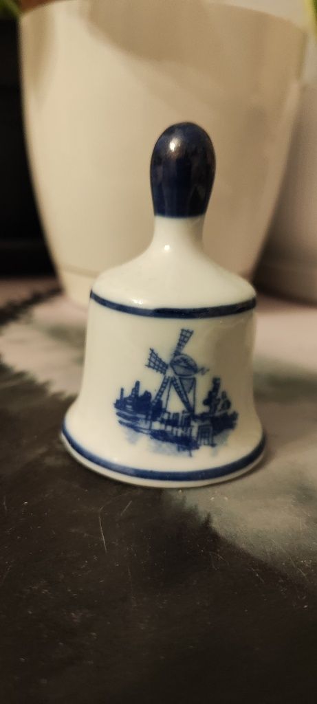Dzwonek porcelanowy wiatrak