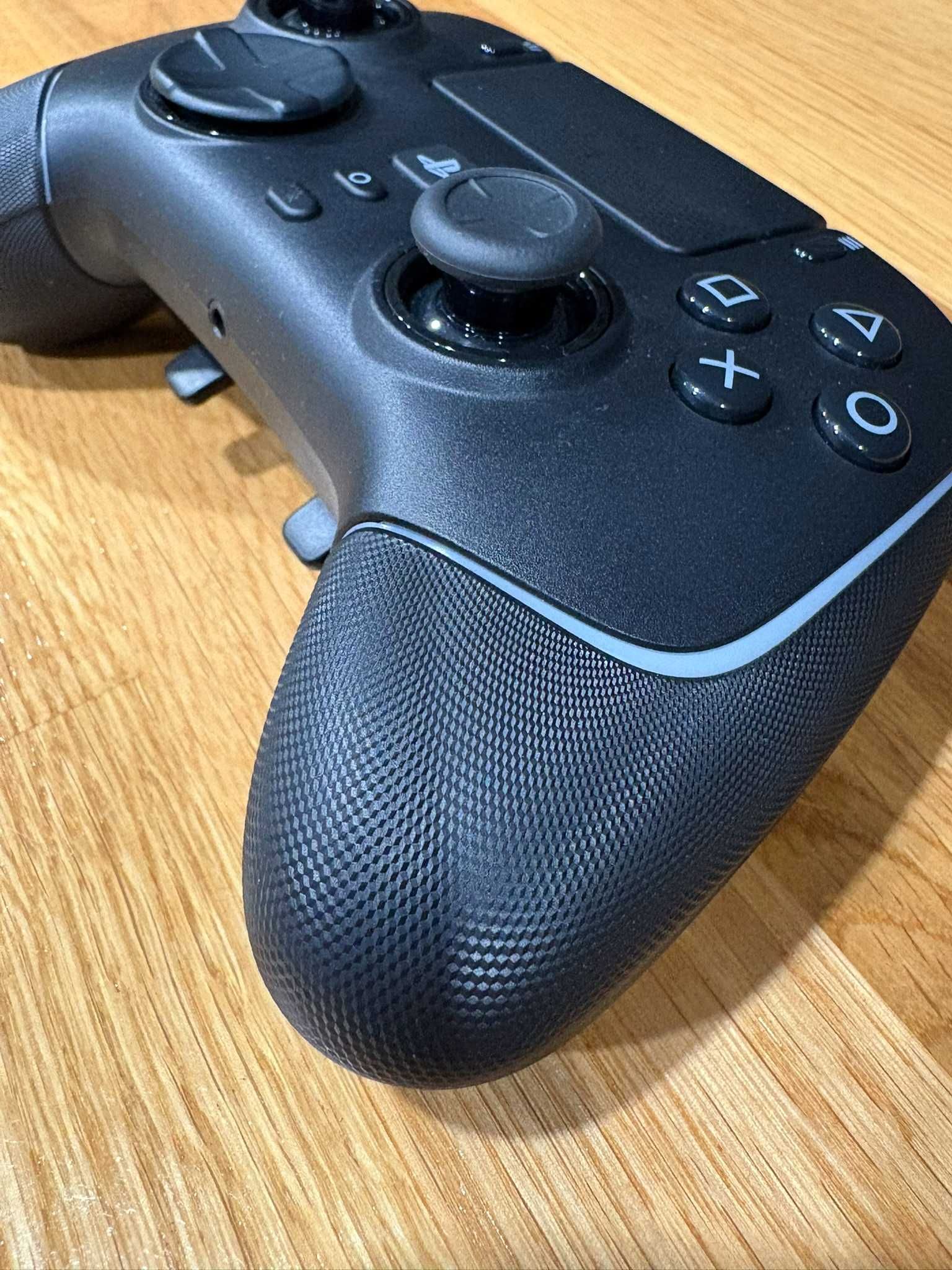 Pad bezprzewodowy Razer Wolverine V2 Pro
