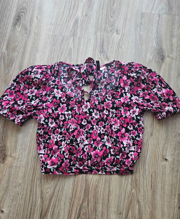 Bluzka crop top Mohito w kwiaty