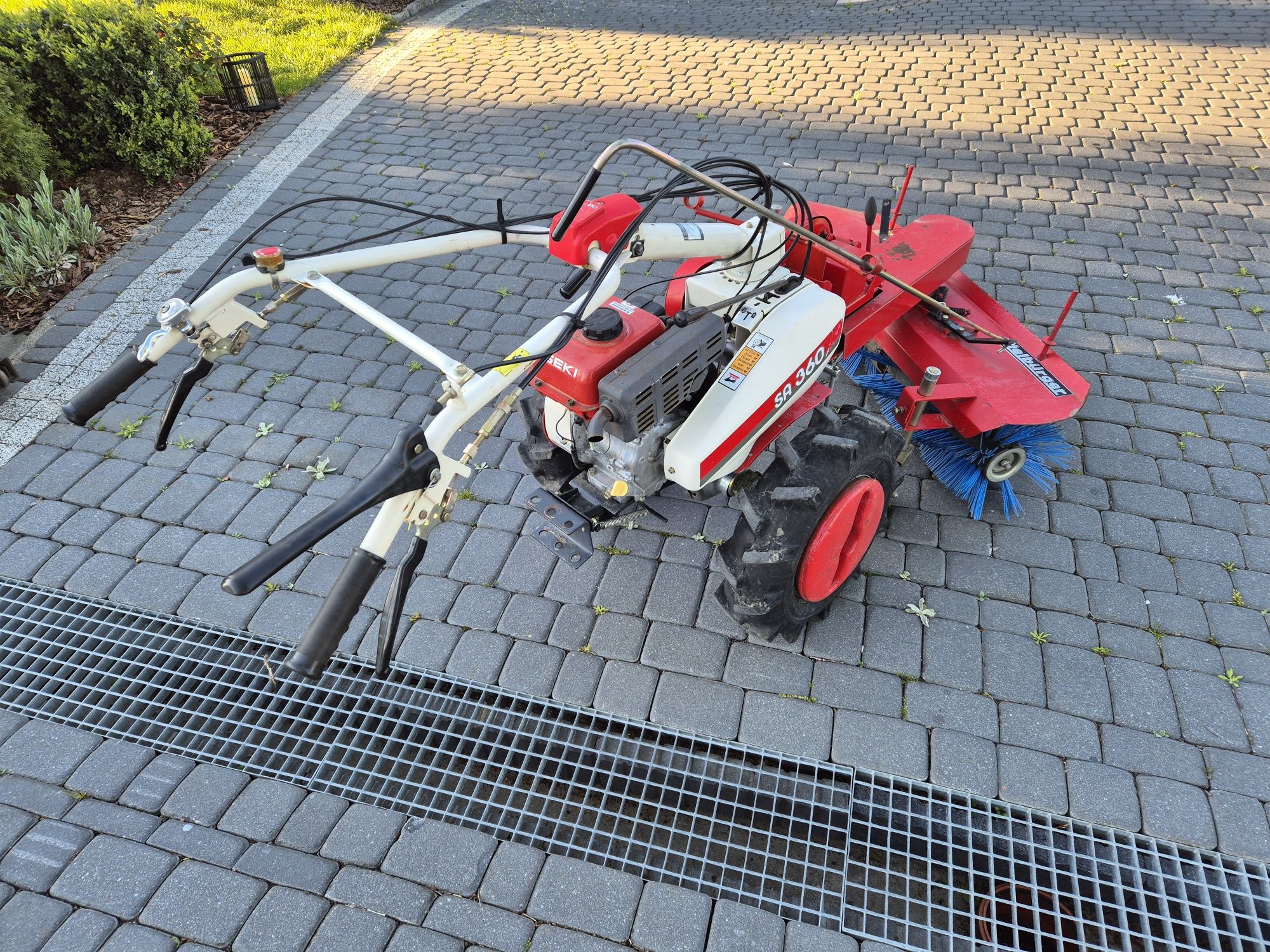 Traktorek jednoosiowy Iseki SA 360F Dzik