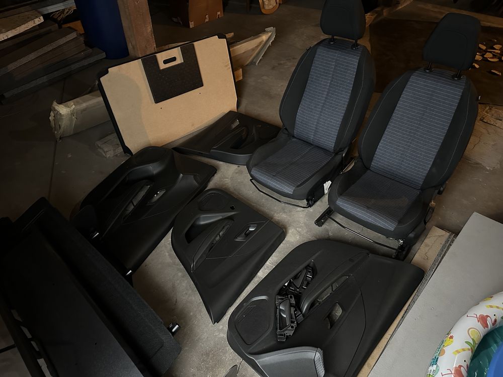 Wnętrze  Peugeot 208, 2022r fotele, boczki, bagażnik