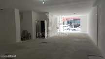 Loja Centro Algés - 155 m2 c/ Saida da fumos