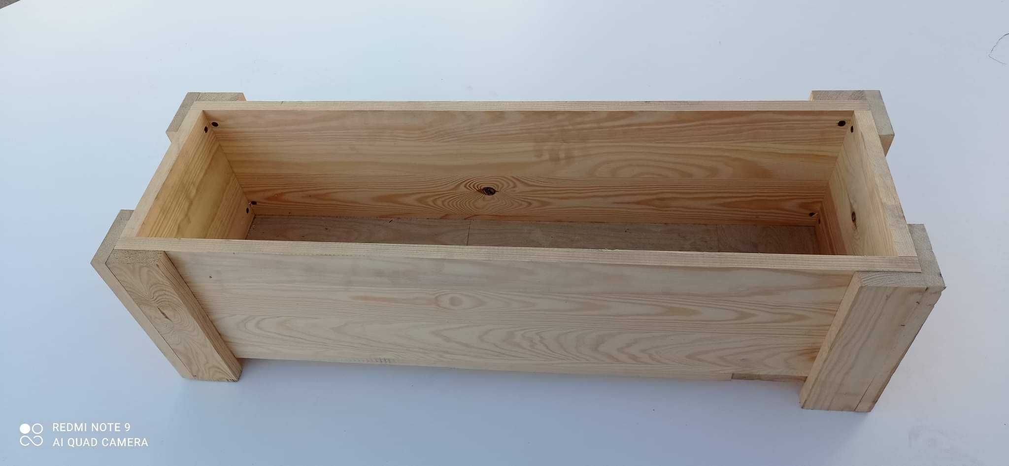 Doniczka /  skrzynka drewniana