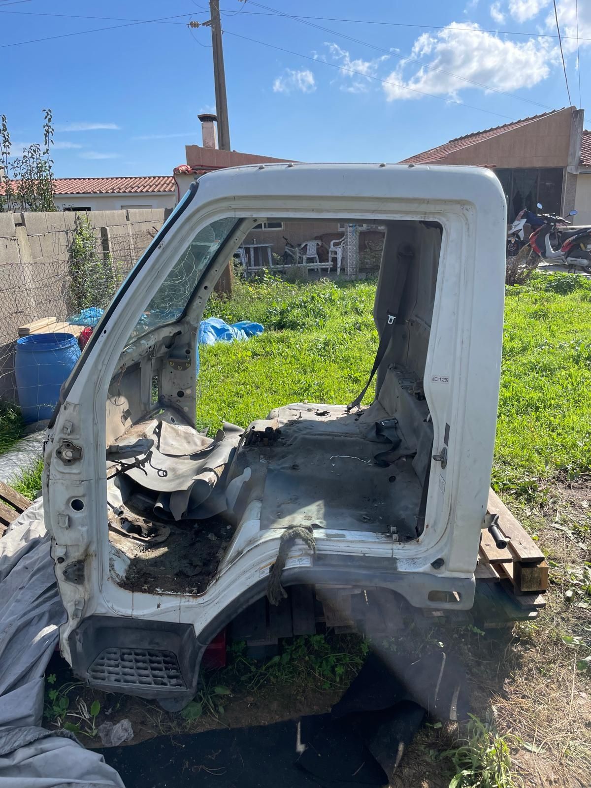 Para peças Cabine mitsubishi canter ano1997