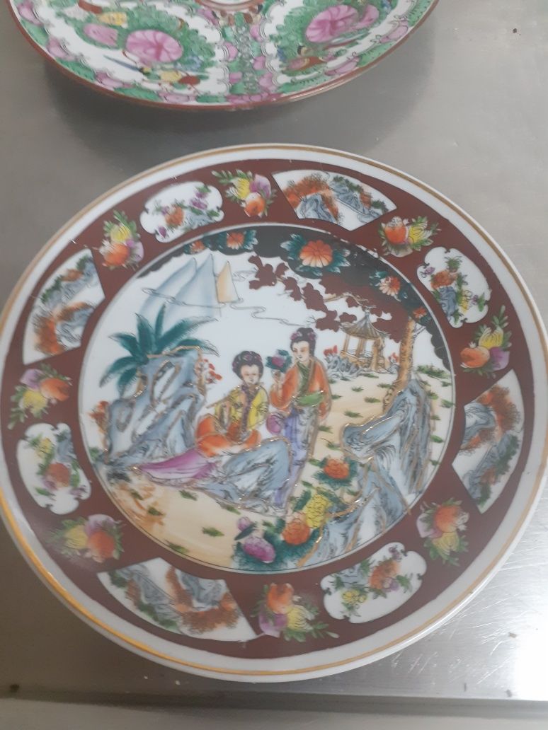 Vendo 4 pratos alusivos ao oriente