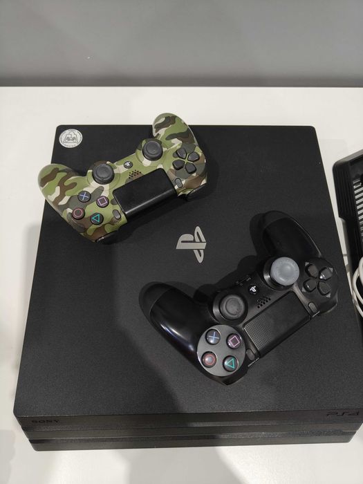 Konsola PlayStation 4, PS 4 pro 1 TB, 1000 GB, dwa pady