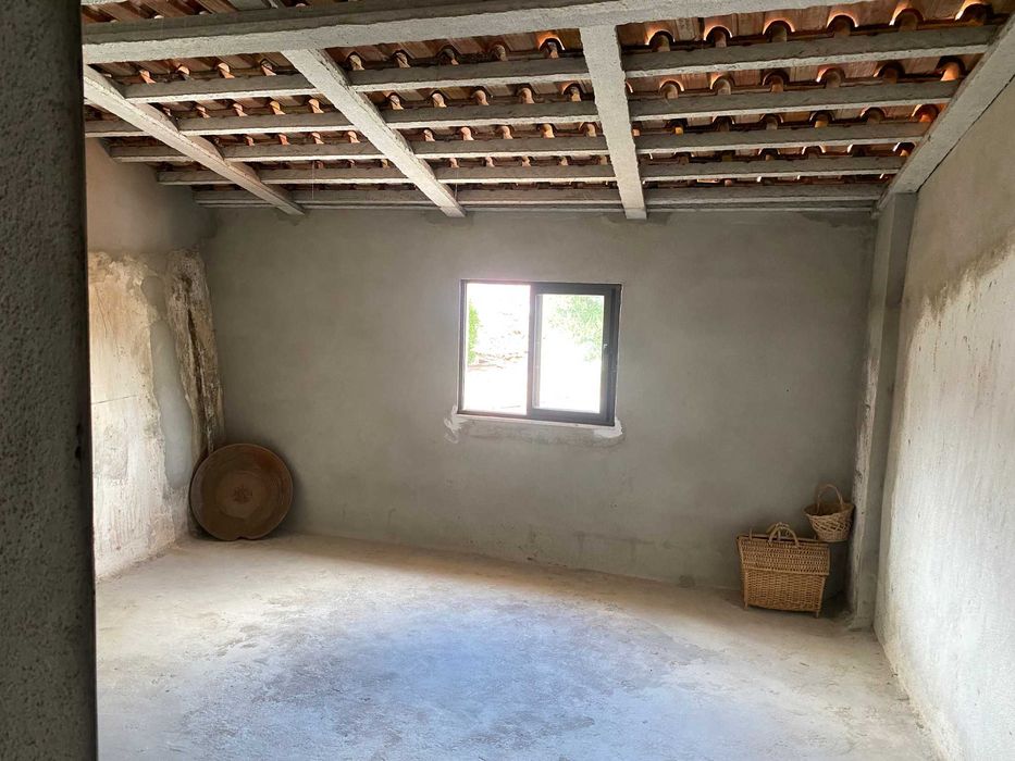 Vende-se Moradia com quintal e poço