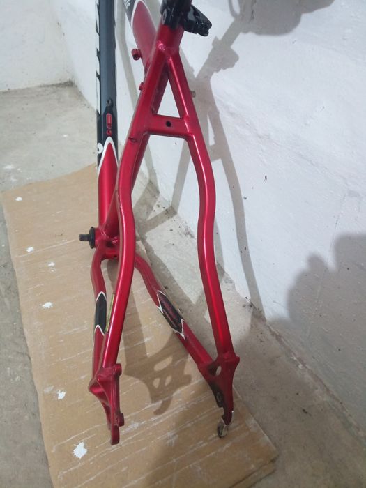 Рама велосипедна khs alite, під 26 колеса