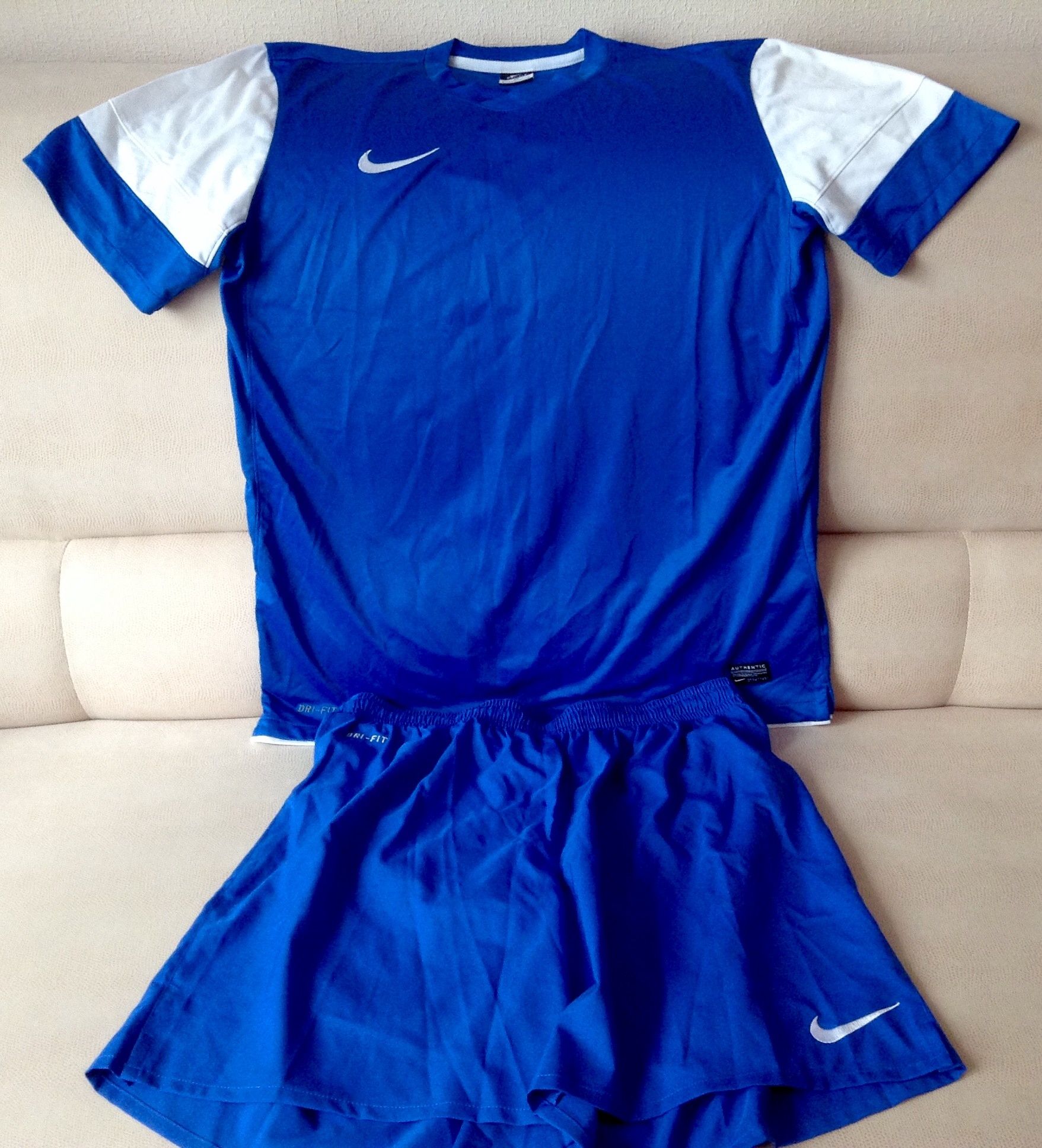 Новая Футбольная форма Nike Трусы, футболка Размер L. DRI-FIT. Номер 8
