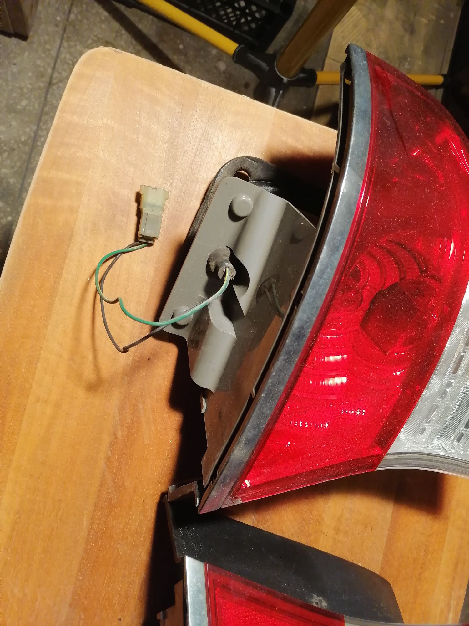 Lampy tył subaru Legacy IV
