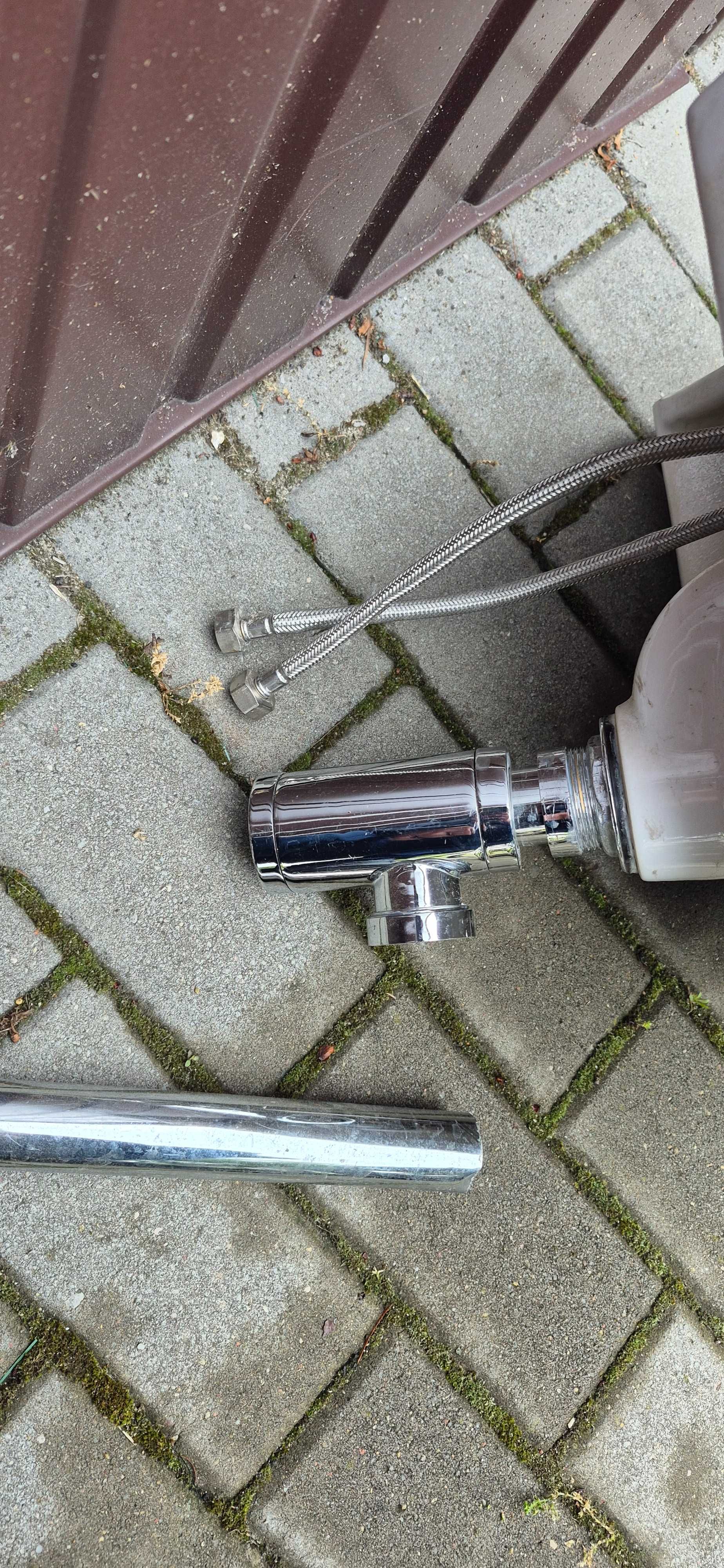 Umywalka Koło z baterią i chromowanym syfonem. Stan bardzo dobry.