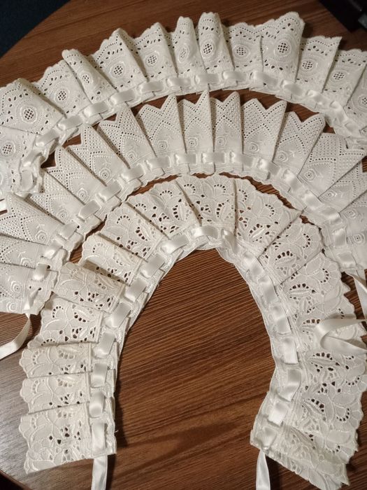 Накладні комірці з мережева