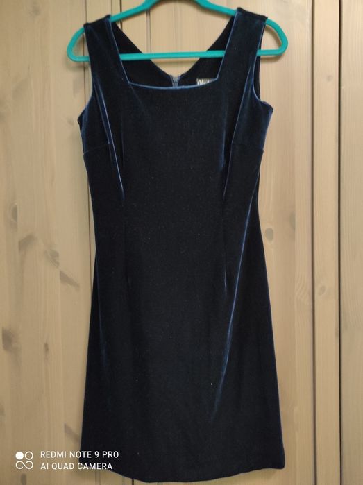Piękna welurowa sukienka KappAhl