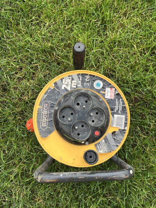 Przedluzacz 25 metrow przedluzka na bebnie 4 gniazka i bezpiecznik