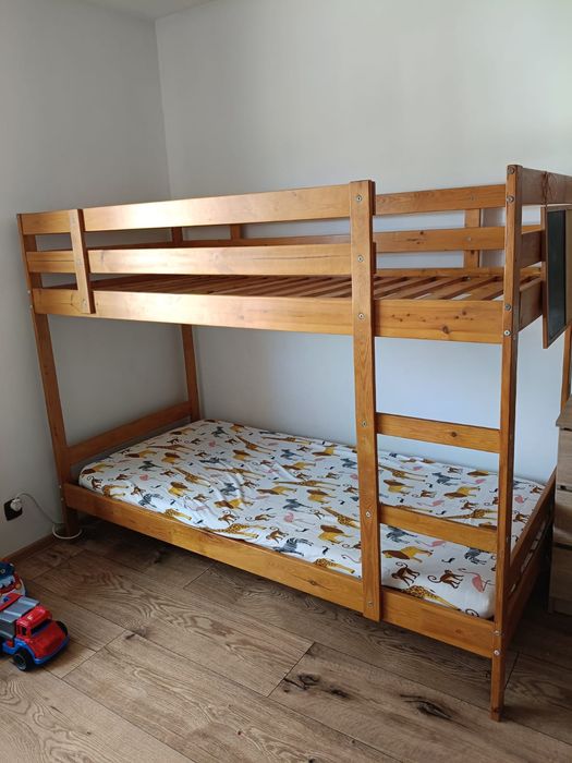 Łóżko piętrowe drewniane