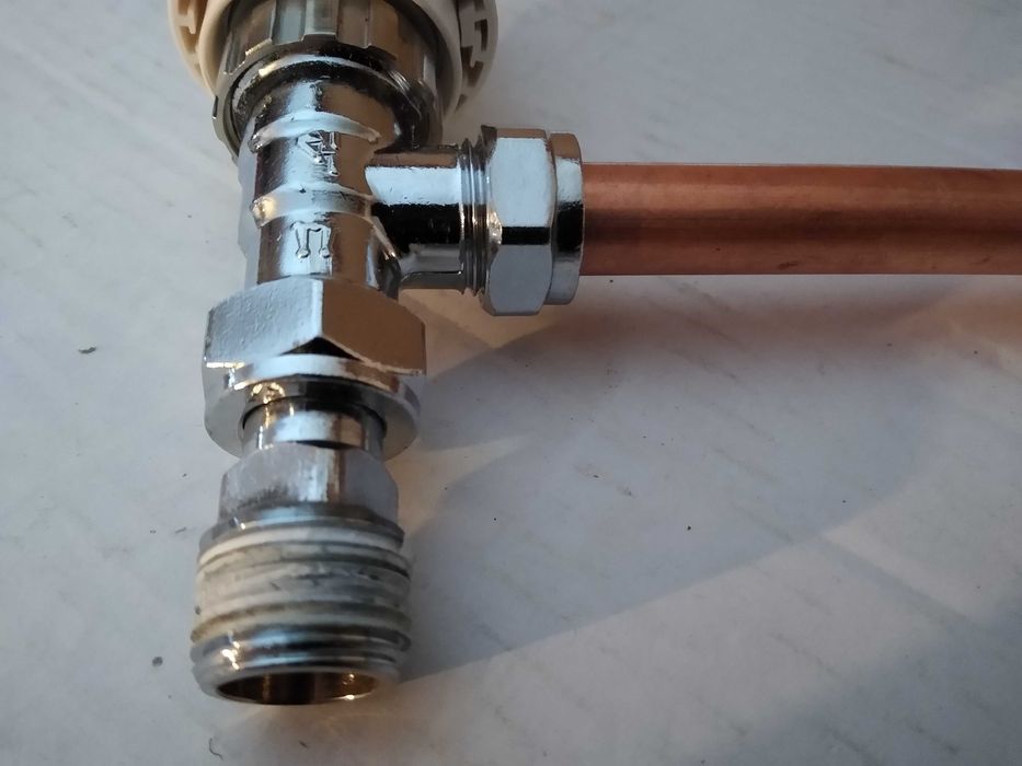 Zestaw Zawór Termostatyczny Kątowy + powrotny  do CO na rury 15MM
