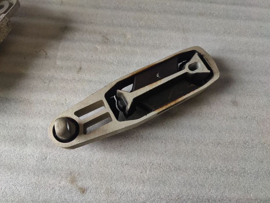 volvo v60 2020 poduszka silnika 31330590