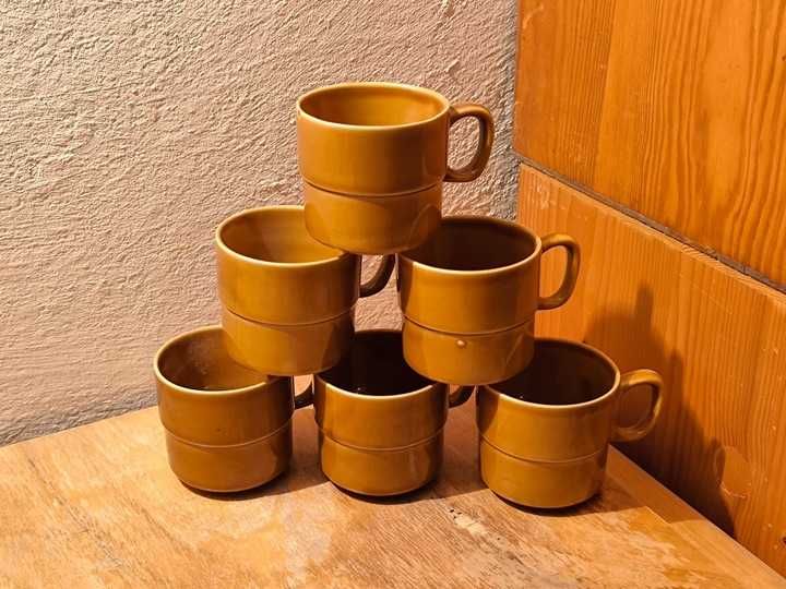 Brązowa filiżanka Porcelit Tułowice PRL