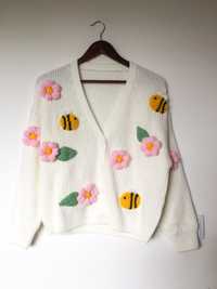 Sweterek w pszczółki