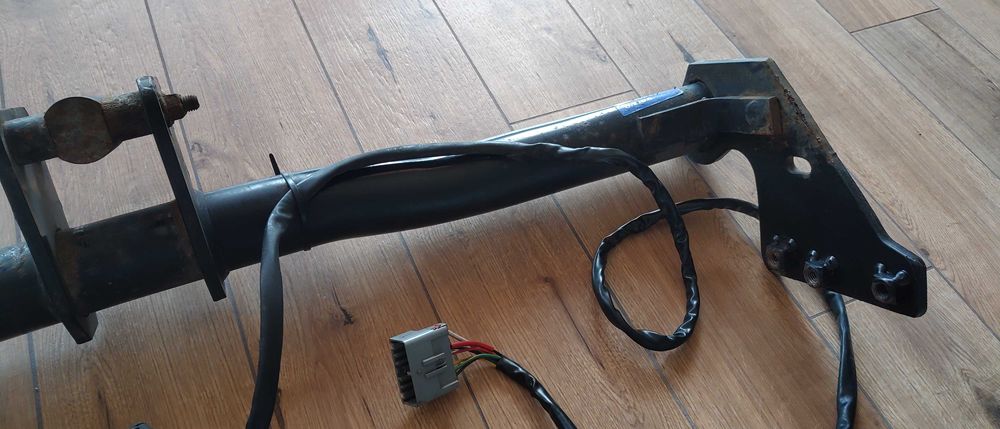 Volvo XC90 ORYGINALNY HAK WIĄZKA b.dobry stan